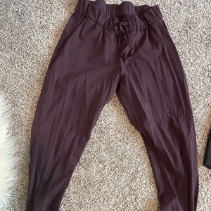 Lululemom On the Fly dark purple pants size 6 great condition worn handful times